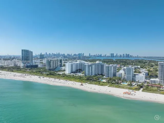 2-bedroom condo for sale in Miami Beach - 2301 Collins Ave 1414/1415 - MondialRealty