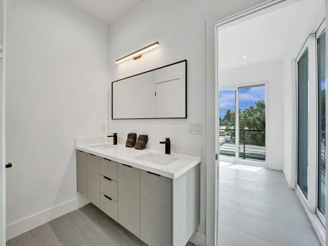 Home for rent at 1226 NE 15th Avenue - photo 6747819