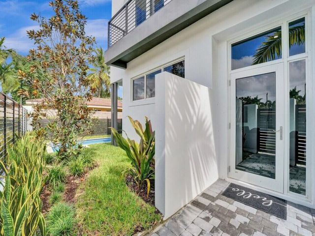 Home for rent at 1226 NE 15th Avenue - photo 6747832