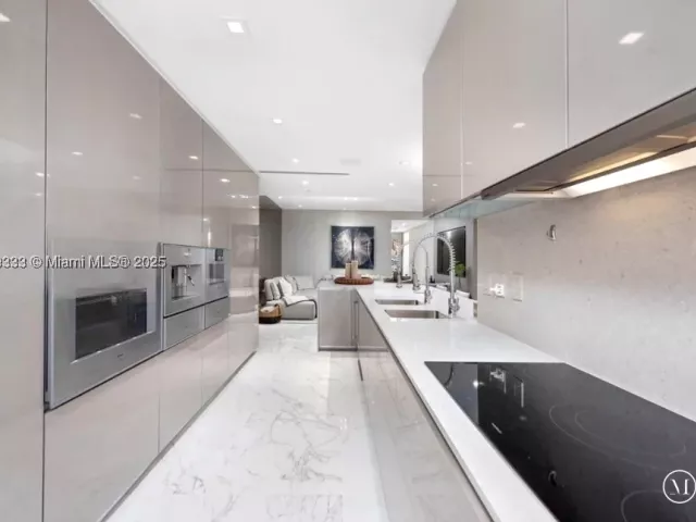 3-bedroom condo for sale in Surfside - 9349 Collins Ave 304 - MondialRealty