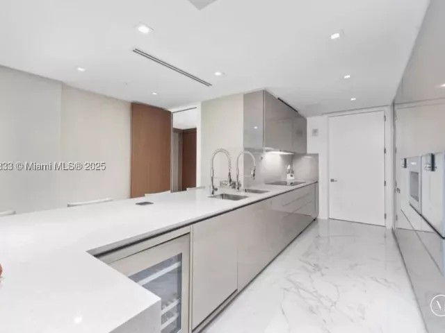 3-bedroom condo for sale in Surfside - 9349 Collins Ave 304 - MondialRealty