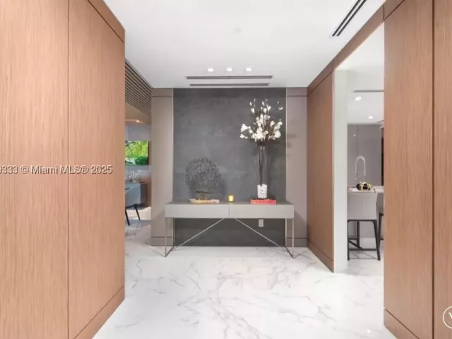 3-bedroom condo for sale in Surfside - 9349 Collins Ave 304 - MondialRealty
