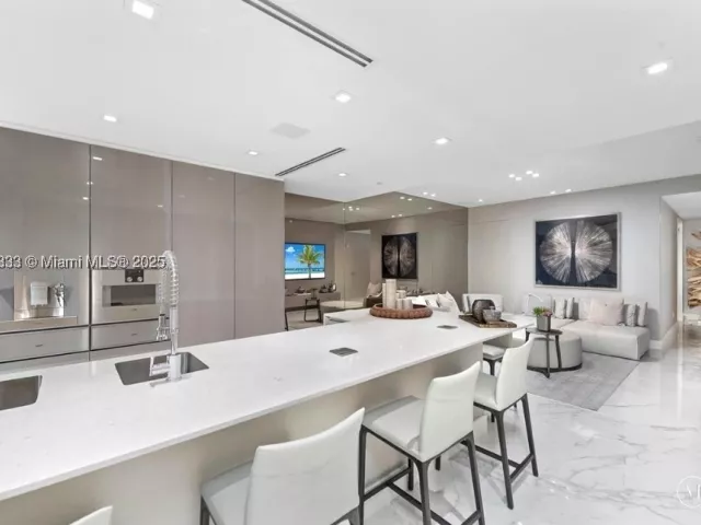 3-bedroom condo for sale in Surfside - 9349 Collins Ave 304 - MondialRealty