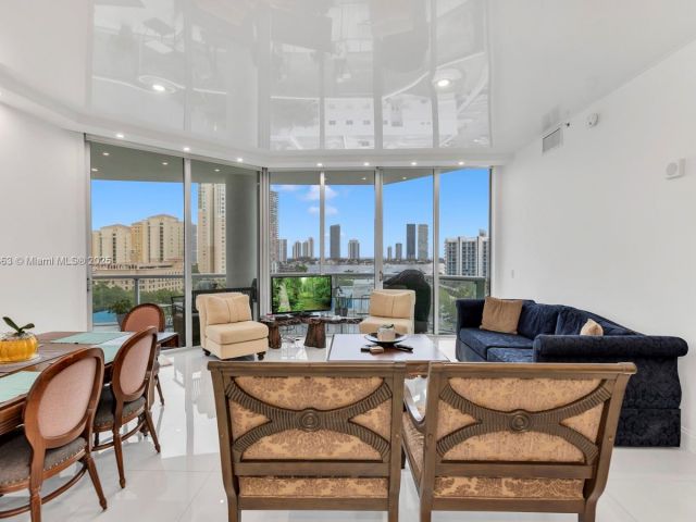 Apartment for sale  Unit #2-1004 - photo 6752348