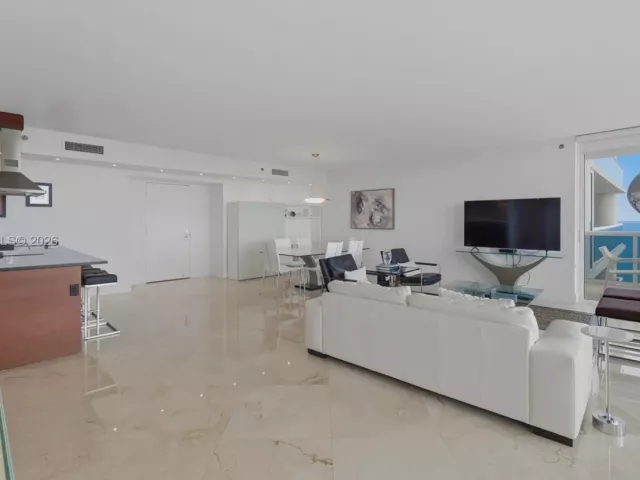 2-bedroom condo for rent in Hallandale Beach - 1850 S Ocean Dr 3805 - MondialRealty