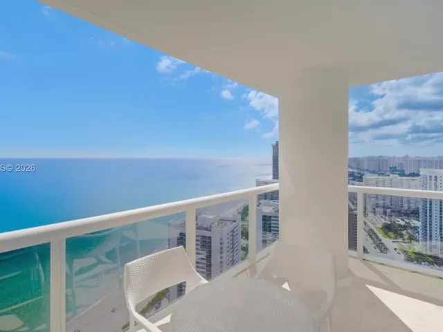 2-bedroom condo for rent in Hallandale Beach - 1850 S Ocean Dr 3805 - MondialRealty