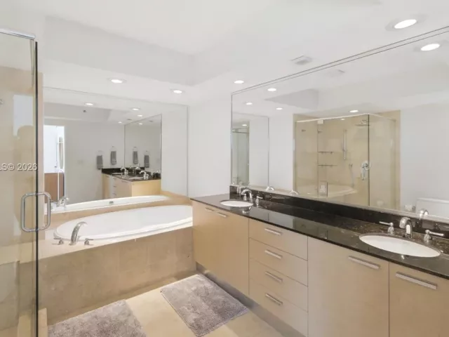 2-bedroom condo for rent in Hallandale Beach - 1850 S Ocean Dr 3805 - MondialRealty