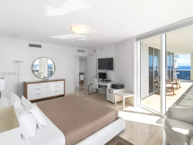 2-bedroom condo for rent in Hallandale Beach - 1850 S Ocean Dr 3805 - MondialRealty