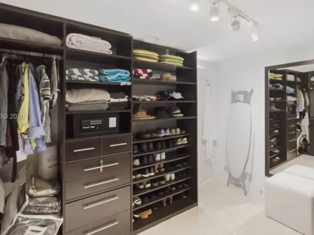 2-bedroom condo for rent in Hallandale Beach - 1850 S Ocean Dr 3805 - MondialRealty