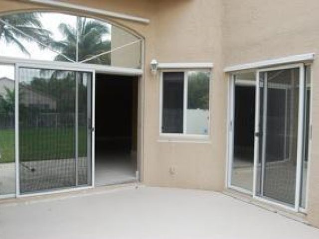 Home for rent at 4546 NW 7th Place - photo 6842728