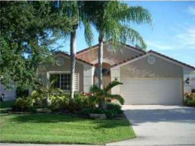 Home for rent at 4546 NW 7th Place - photo 6842737