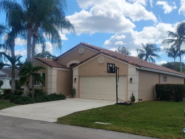 Home for rent at 4546 NW 7th Place - photo 6842738