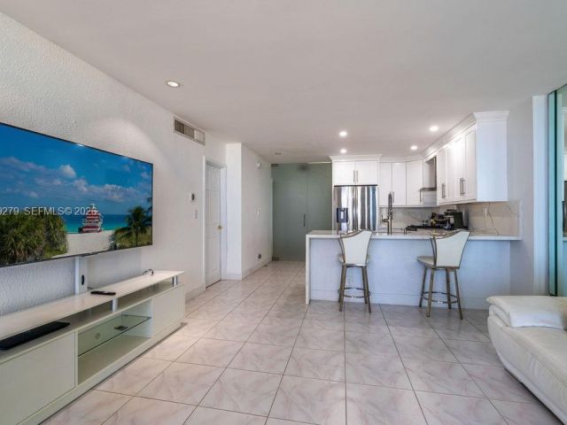 Apartment for sale  Unit #PH7 - photo 7502264