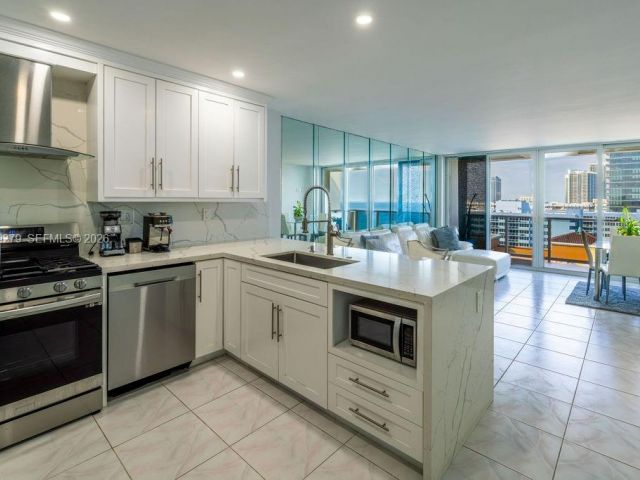 Apartment for sale  Unit #PH7 - photo 7502268