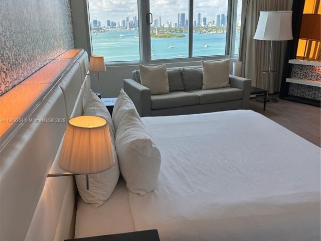1-bedroom condo for sale in Miami Beach - 1100 West Ave 1206 - MondialRealty