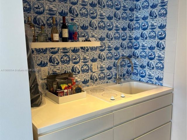 1-bedroom condo for sale in Miami Beach - 1100 West Ave 1206 - MondialRealty