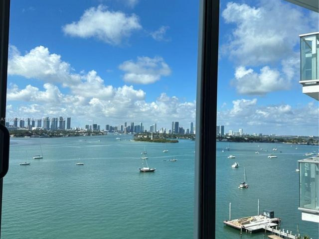 1-bedroom condo for sale in Miami Beach - 1100 West Ave 1206 - MondialRealty