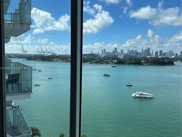 1-bedroom condo for sale in Miami Beach - 1100 West Ave 1206 - MondialRealty