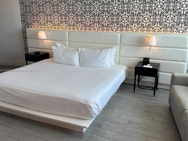 1-bedroom condo for sale in Miami Beach - 1100 West Ave 1206 - MondialRealty