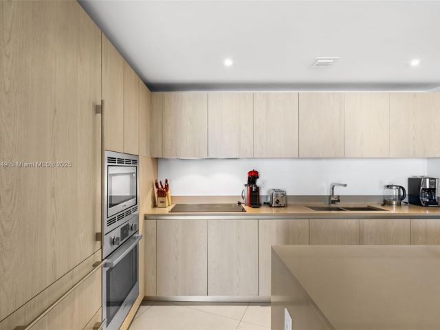 Apartment for sale  Unit #1204 - photo 6753787