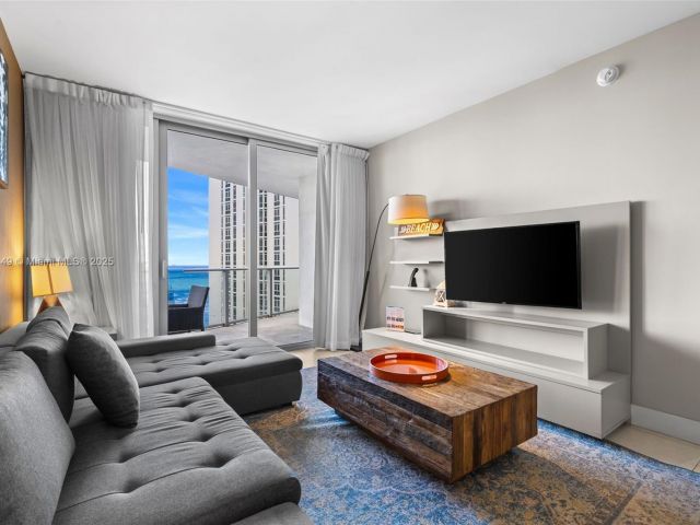 Apartment for sale  Unit #1204 - photo 6753791