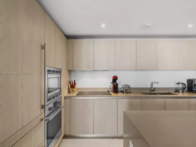 2-bedroom condo for sale in Hollywood - 4111 S Ocean Dr 1204 - MondialRealty