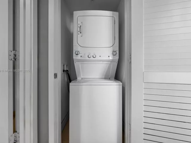 2-bedroom condo for sale in Hollywood - 4111 S Ocean Dr 1204 - MondialRealty