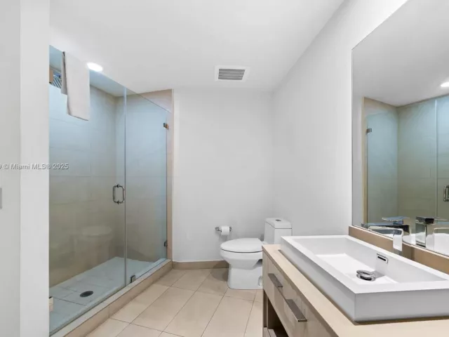 2-bedroom condo for sale in Hollywood - 4111 S Ocean Dr 1204 - MondialRealty