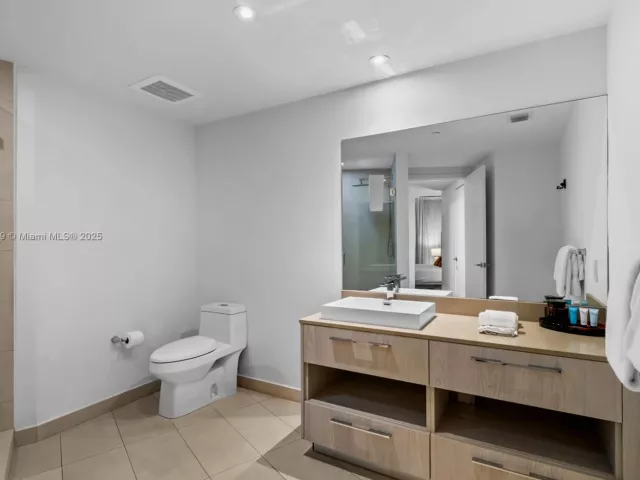 2-bedroom condo for sale in Hollywood - 4111 S Ocean Dr 1204 - MondialRealty