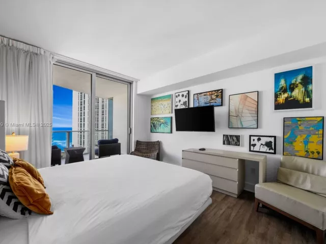 2-bedroom condo for sale in Hollywood - 4111 S Ocean Dr 1204 - MondialRealty