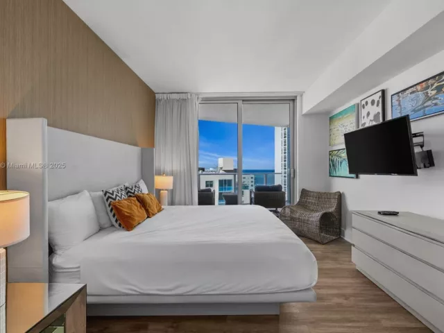 2-bedroom condo for sale in Hollywood - 4111 S Ocean Dr 1204 - MondialRealty