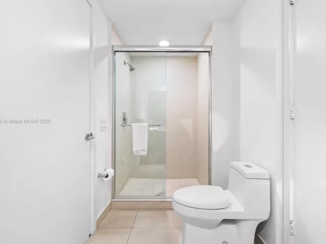 2-bedroom condo for sale in Hollywood - 4111 S Ocean Dr 1204 - MondialRealty