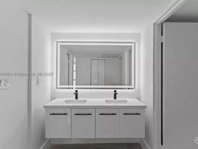 2-bedroom condo for sale in Sunny Isles Beach - 100 Bayview Dr 227 - MondialRealty