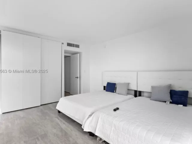 2-bedroom condo for sale in Sunny Isles Beach - 100 Bayview Dr 227 - MondialRealty