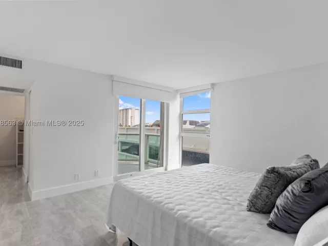 2-bedroom condo for sale in Sunny Isles Beach - 100 Bayview Dr 227 - MondialRealty