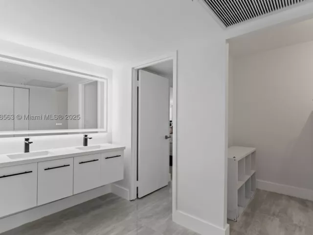 2-bedroom condo for sale in Sunny Isles Beach - 100 Bayview Dr 227 - MondialRealty
