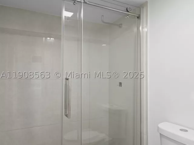 2-bedroom condo for sale in Sunny Isles Beach - 100 Bayview Dr 227 - MondialRealty