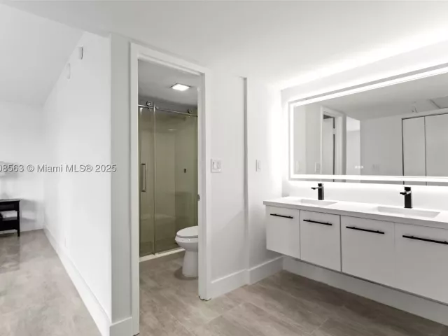 2-bedroom condo for sale in Sunny Isles Beach - 100 Bayview Dr 227 - MondialRealty