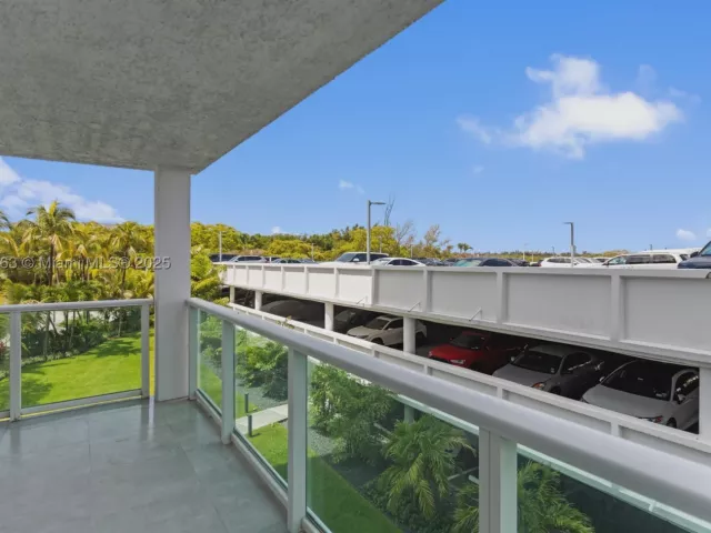 2-bedroom condo for sale in Sunny Isles Beach - 100 Bayview Dr 227 - MondialRealty