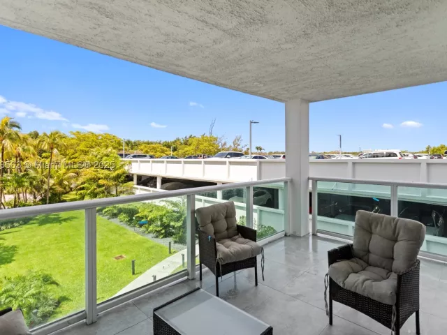 2-bedroom condo for sale in Sunny Isles Beach - 100 Bayview Dr 227 - MondialRealty