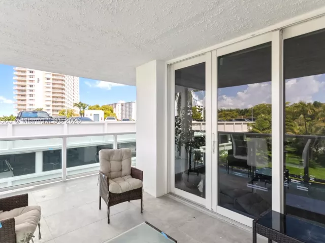 2-bedroom condo for sale in Sunny Isles Beach - 100 Bayview Dr 227 - MondialRealty