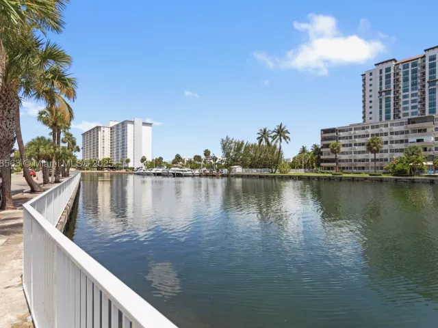 2-bedroom condo for sale in Sunny Isles Beach - 100 Bayview Dr 227 - MondialRealty