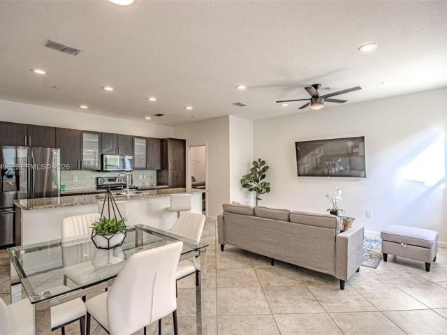 Home for rent at 1430 NW 48th Dr - photo 7453351