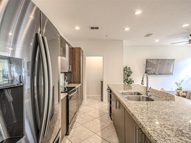 Home for rent at 1430 NW 48th Dr - photo 7453355