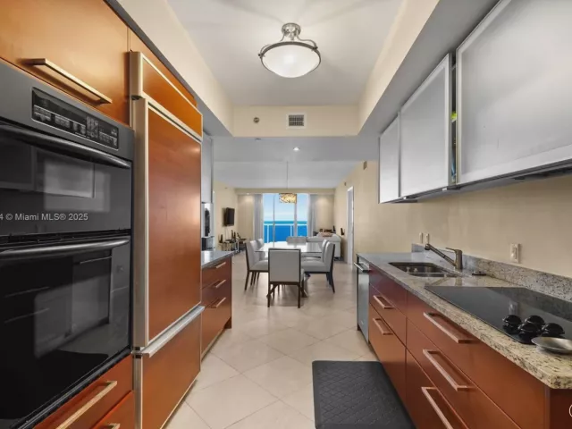 3-bedroom condo for sale in Hallandale Beach - 1800 S Ocean Dr 2603 - MondialRealty