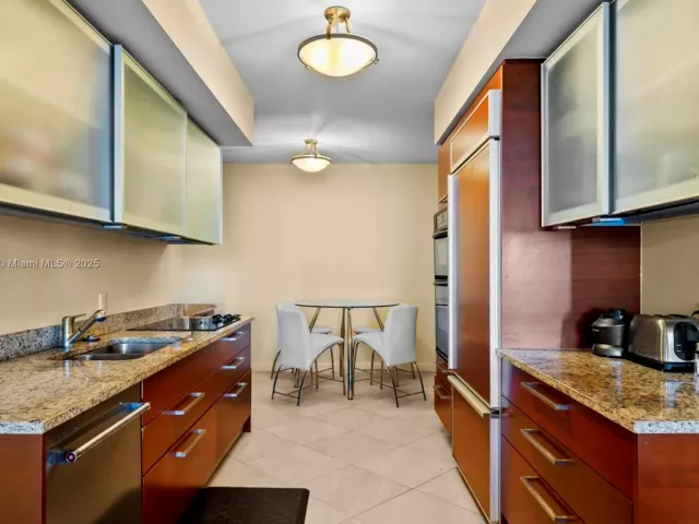 3-bedroom condo for sale in Hallandale Beach - 1800 S Ocean Dr 2603 - MondialRealty