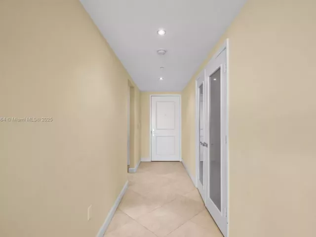 3-bedroom condo for sale in Hallandale Beach - 1800 S Ocean Dr 2603 - MondialRealty