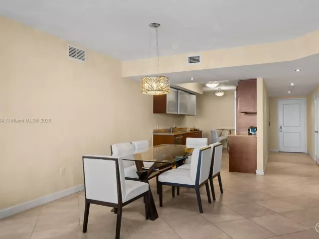 3-bedroom condo for sale in Hallandale Beach - 1800 S Ocean Dr 2603 - MondialRealty