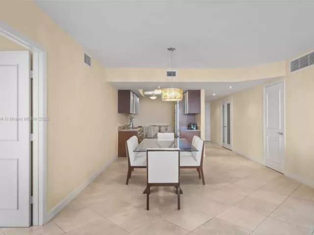 3-bedroom condo for sale in Hallandale Beach - 1800 S Ocean Dr 2603 - MondialRealty