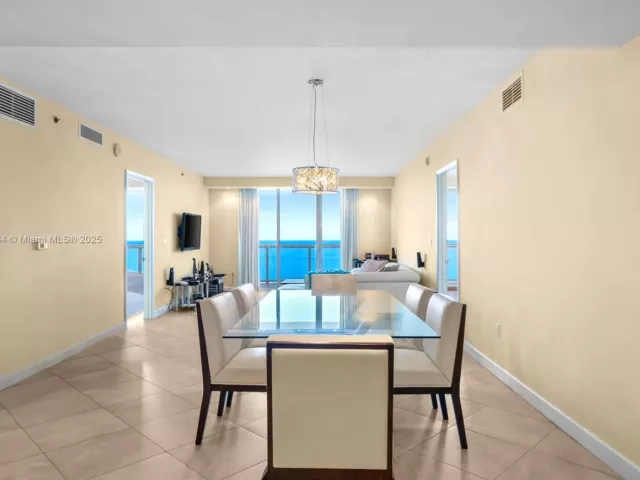 3-bedroom condo for sale in Hallandale Beach - 1800 S Ocean Dr 2603 - MondialRealty